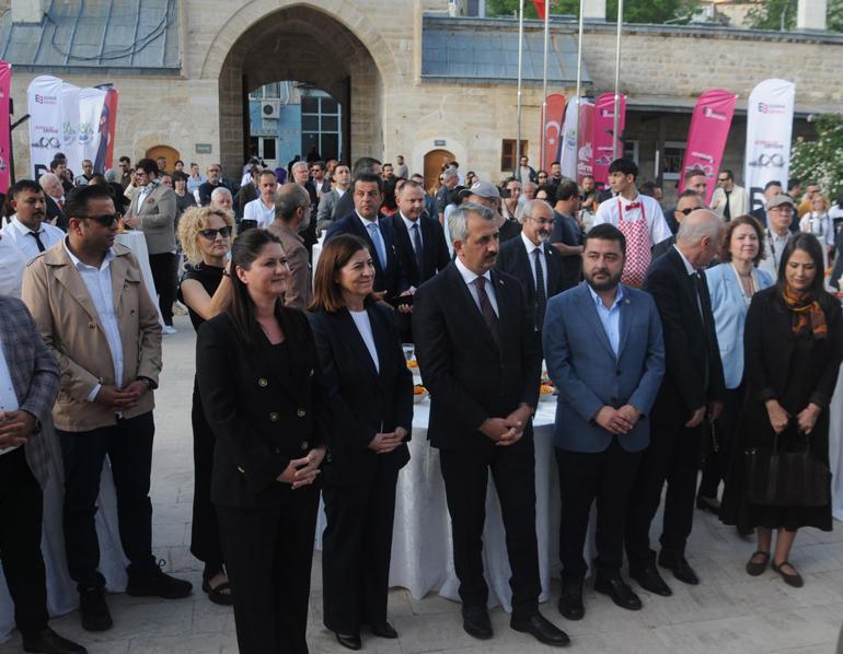Edirne Bienali, Köprüler temasıyla kapılarını açtı