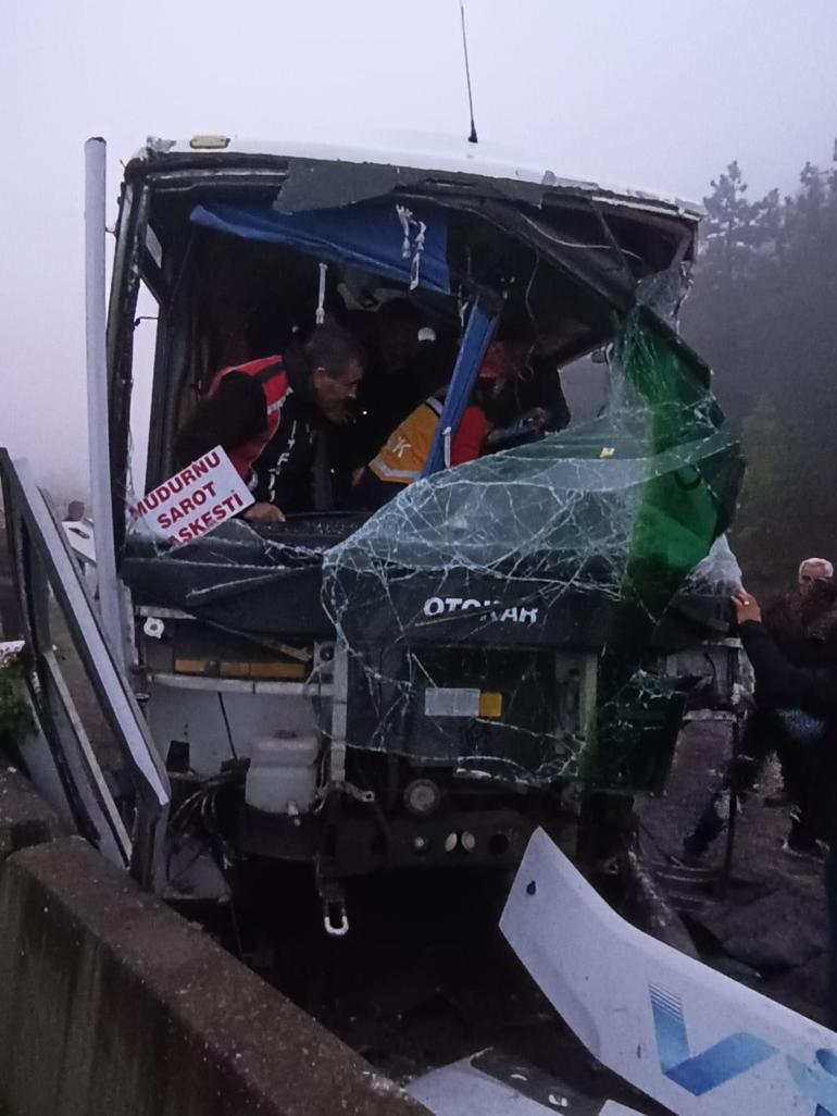 Yolcu minibüsü ile tanker çarpıştı: 3 yaralı