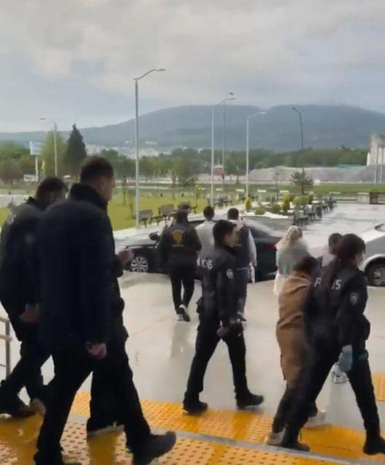 Kütahya’da kuyumcuyu düşük ayarlı altınla dolandıran 4 şüpheli yakalandı