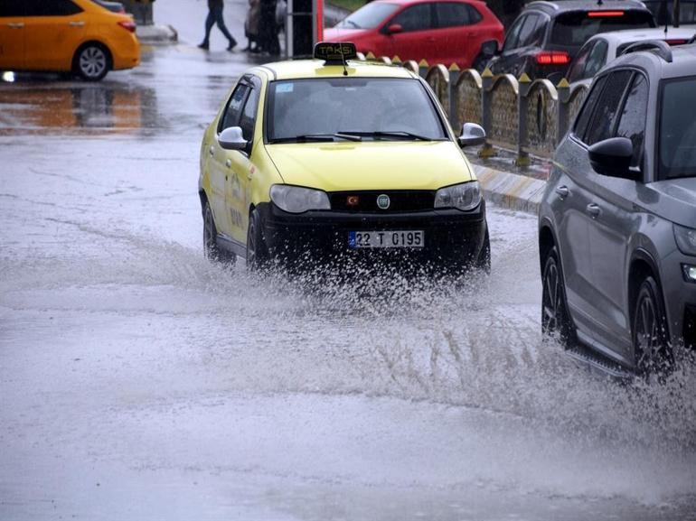 Edirne’de sağanak etkili oluyor