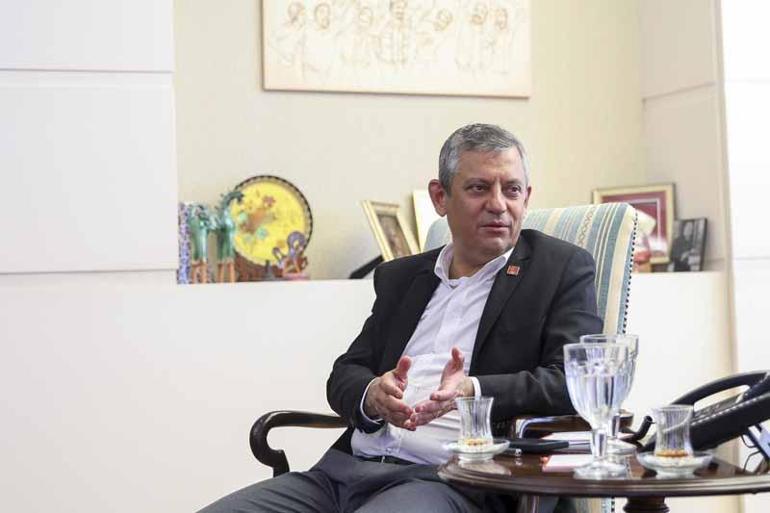 Özgür Özel, büyükşehir belediye başkanları ile bir araya geldi