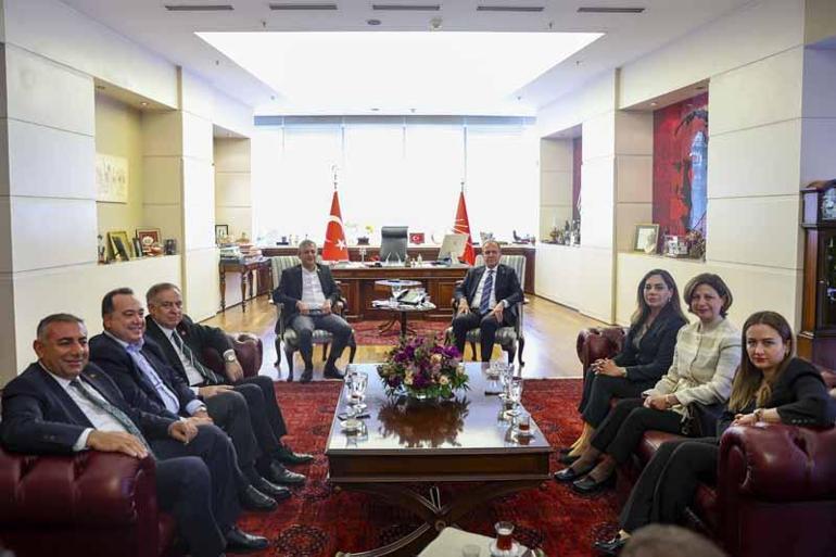 Özgür Özel, büyükşehir belediye başkanları ile bir araya geldi