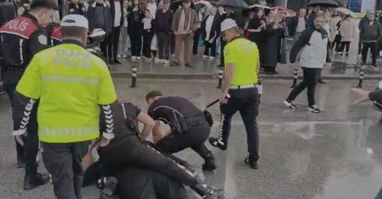 Saat Kulesi önünde bıçakla taşkınlık çıkaran şüpheli gözaltına alındı