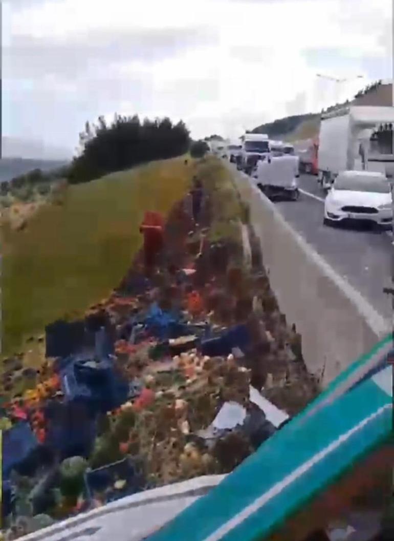 TIR, otomobile çarpıp viyadükten düştü; 3 ölü, 3 yaralı