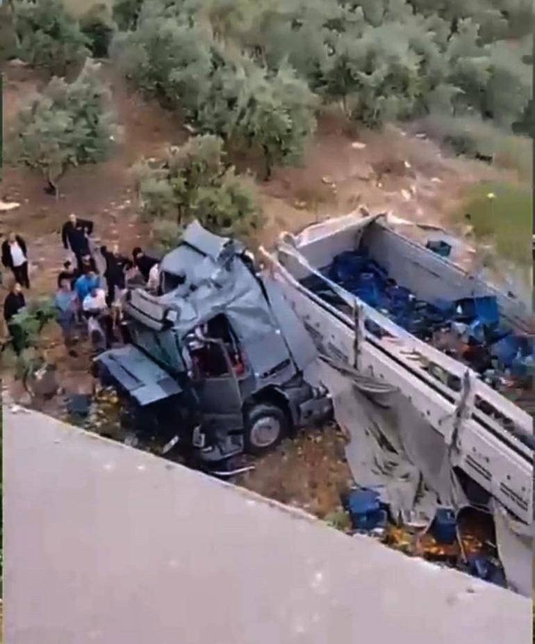 TIR, otomobile çarpıp viyadükten düştü; 3 ölü, 3 yaralı