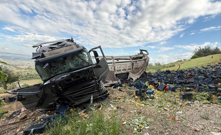 TIR, otomobile çarpıp viyadükten düştü; 3 ölü, 3 yaralı