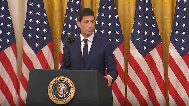 Fedin yeni başkanı Kevin Warsh yemin ederek göreve başladı