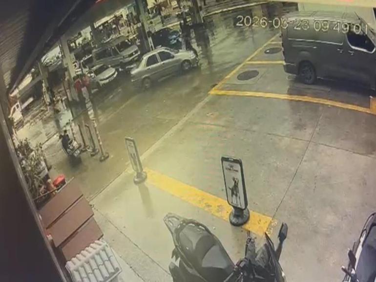 Otomobilin çarptığı yaya yaralandı, kaza kamerada