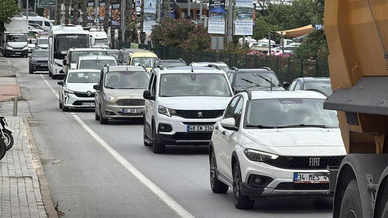 Bodruma 24 saatte 20 bin araç giriş yaptı