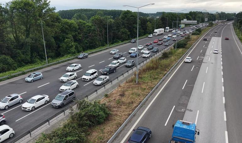 Anadolu Otoyolu’nun Düzce geçişinde bayram trafiği
