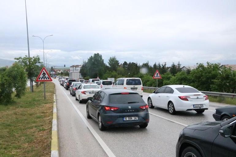 Afyonkarahisar-Antalya yolunda bayram yoğunluğu