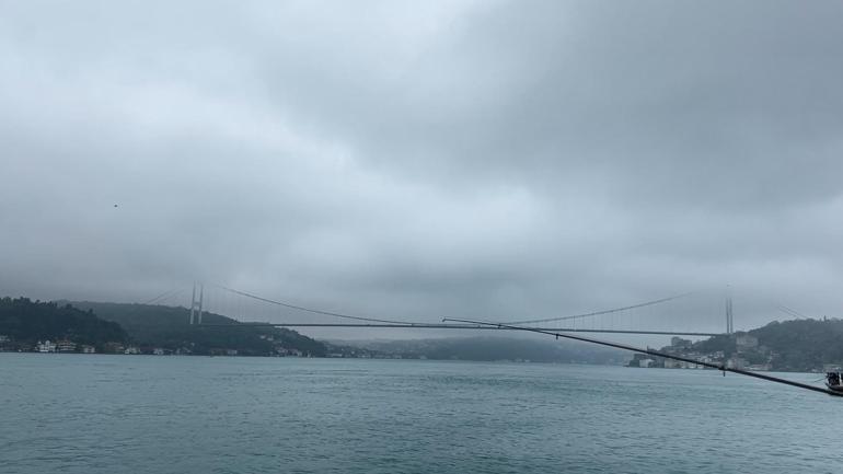 İstanbulda yağmur ve sis etkili oluyor