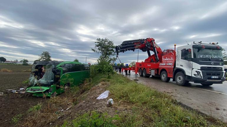 Çanakkalede otobüs devrildi; 46 yaralı