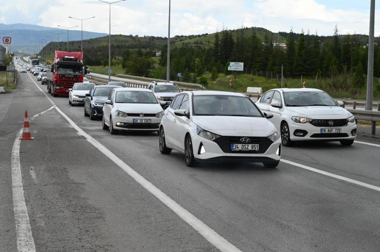 Kilit kavşak Kırıkkalede, bayram trafiği yoğunluğu devam ediyor