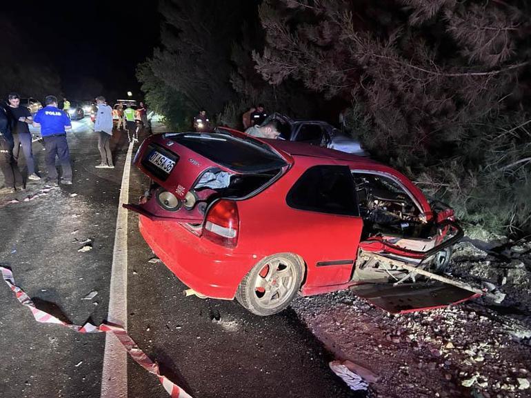 Adanada iki otomobil çarpıştı: 2 ölü, 3 yaralı