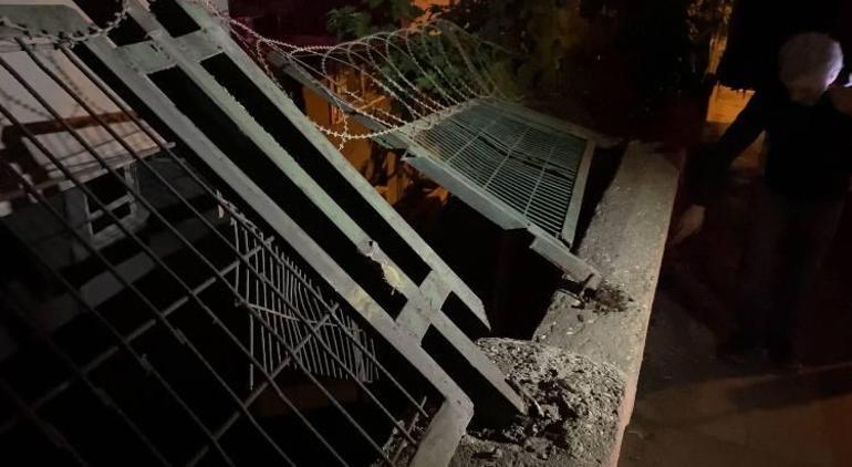 Küçükçekmece’de palet yüklü TIR geri kayarak sitenin duvarına çarptı