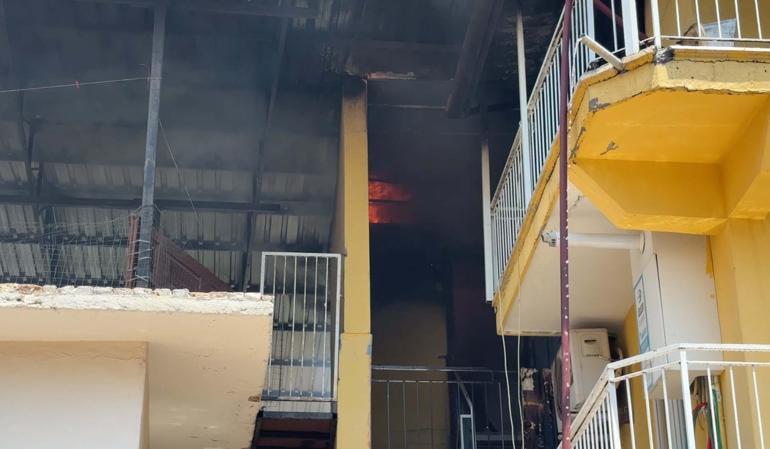 Aydına binada çıkan yangın, bitişikteki iki binaya daha sıçradı
