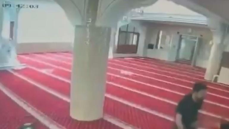 Bahçelievler’de cami imamına yumruklu saldırı kamerada