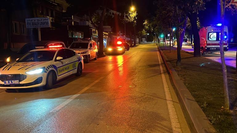 Bursada motosikletle refüje çarpıp savrulan sürücü öldü