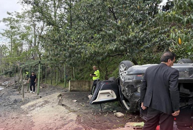 Kediye çarpmamak için sürücüsünün manevra yaptığı otomobil plaja devrildi; 2’si çocuk, 4 yaralı