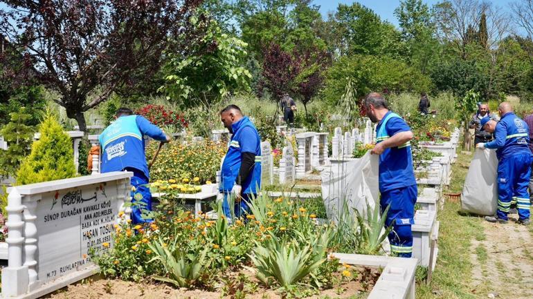 Arnavutköy‘de bayram öncesi camiler ve mezarlıklarda çalışmalar sürüyor