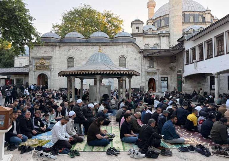 Bayram namazını Eyüpsultan Camii’nde kıldılar