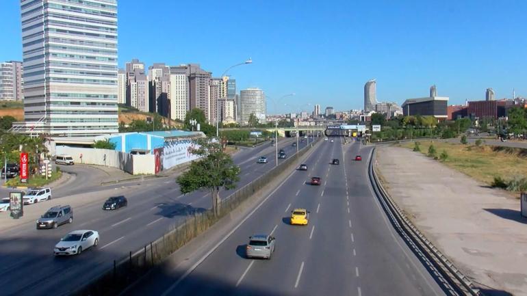 İstanbulda bayramın ilk gününde yollar boş kaldı