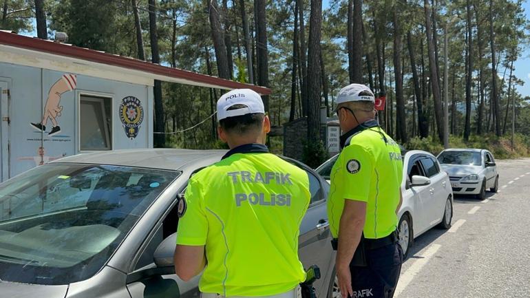 Bayram tatilinin ilk 4 gününde Marmaris ve Datçaya toplam 40 bin araç girişi oldu