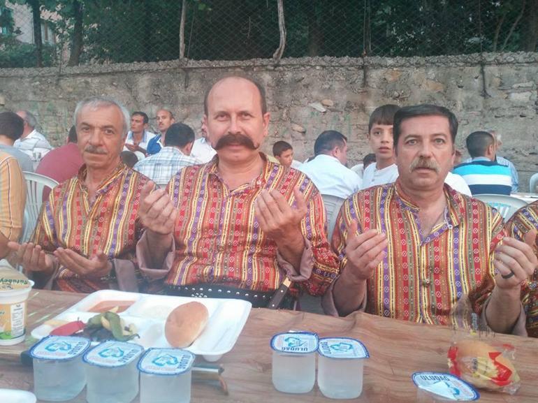 Annesine şiddet uyguladığı için tepki gösteren dayısını döverek öldürüp, cesediyle 3 gün kaldı