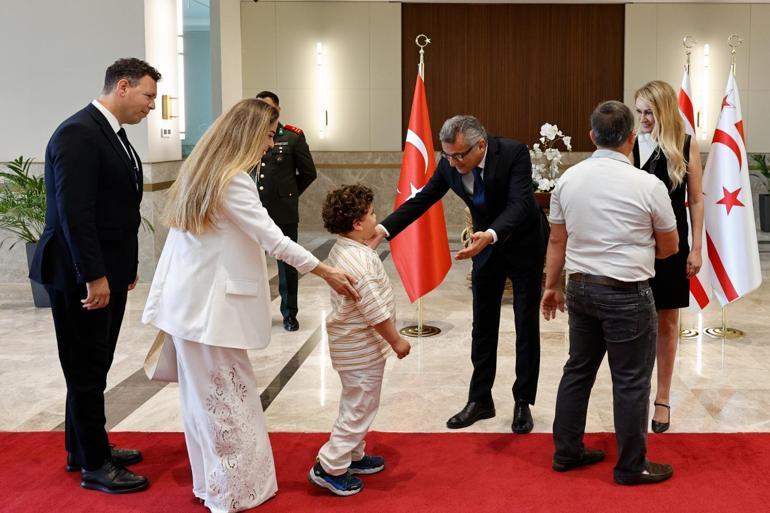 KKTC Cumhurbaşkanı Tufan Erhürman vatandaşlarla bayramlaştı
