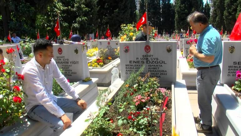 Şehit aileleri bayramın ilk gününde Edirnekapı Şehitliğini ziyaret etti
