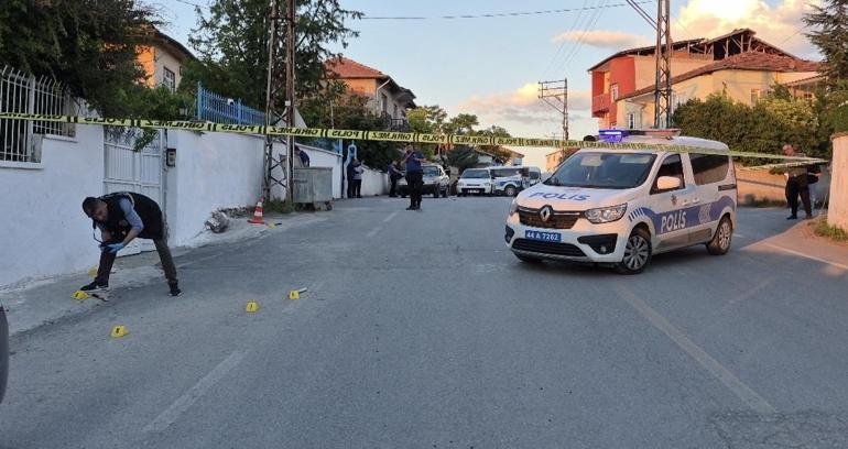 Malatyada sürücülerin trafikte silahlı kavgası: 2 yaralı