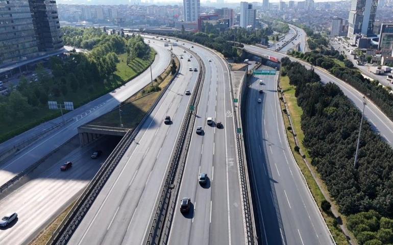 Bayramın ikinci gününde de yollar boş kaldı