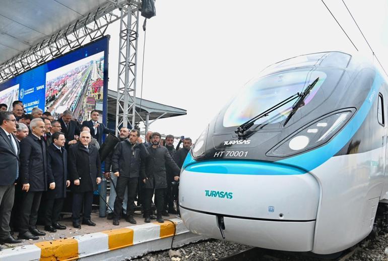 Milli elektrikli hızlı tren saatte 240 kilometreye ulaştı