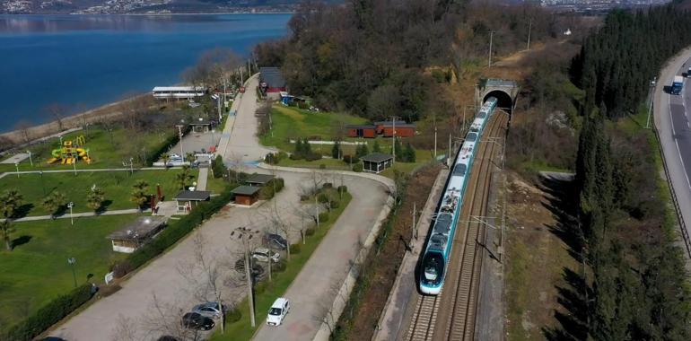 Milli elektrikli hızlı tren saatte 240 kilometreye ulaştı