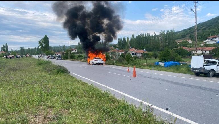 Amasya’da iki otomobil çarpıştı: Dede ve torun öldü, 2 yaralı