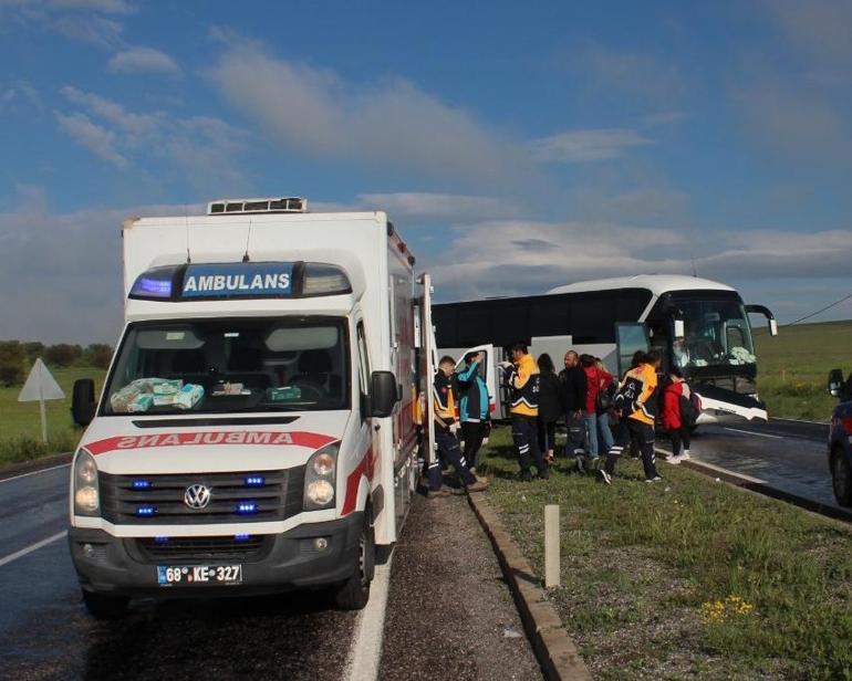 Aksarayda tur otobüsü kaza yaptı: 16 yaralı