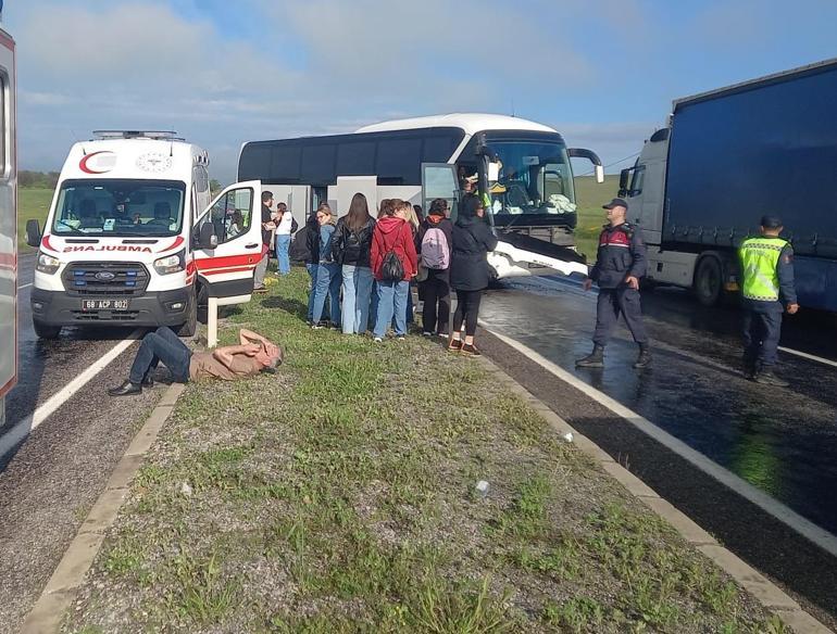 Aksarayda tur otobüsü kaza yaptı: 16 yaralı