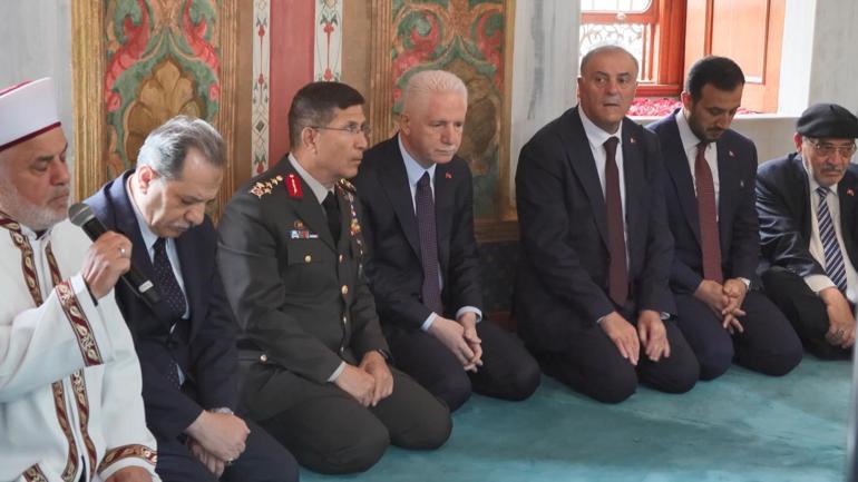 Vali Gül fethin 573üncü yıl dönümünde Fatih Sultan Mehmetin türbesini ziyaret etti
