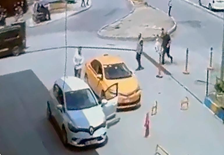 Trafikte tartıştığı taksiciyi takip edip, bıçakladı; olay kamerada