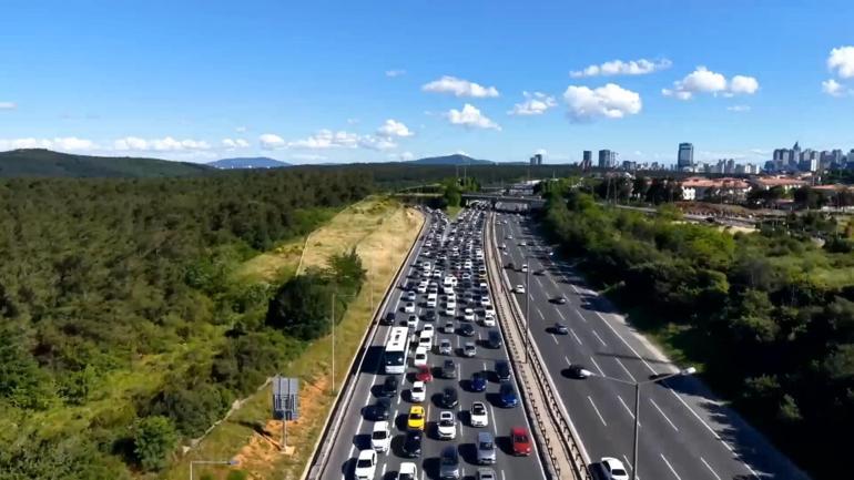 İstanbul’da bayramın üçüncü gününde dönüş trafiği havadan görüntülendi