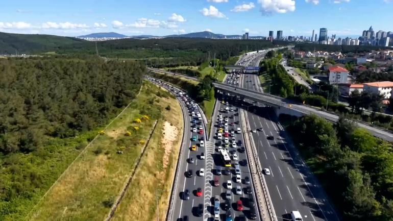 İstanbul’da bayramın üçüncü gününde dönüş trafiği havadan görüntülendi