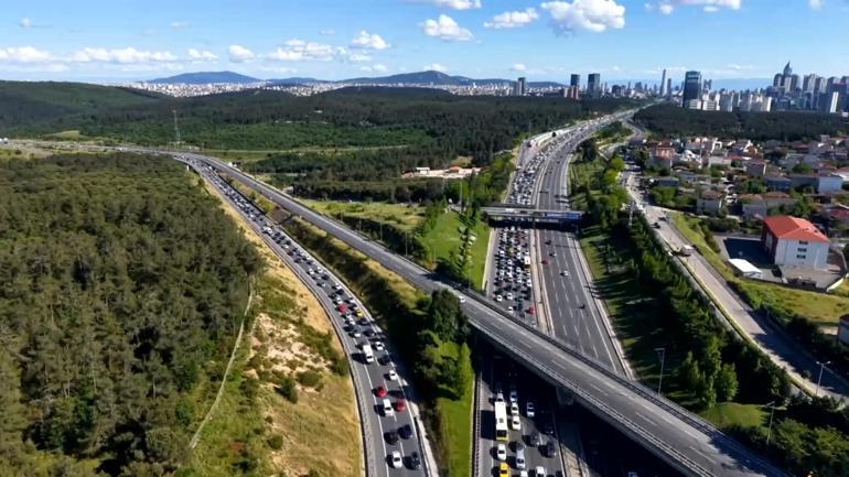 İstanbul’da bayramın üçüncü gününde dönüş trafiği havadan görüntülendi
