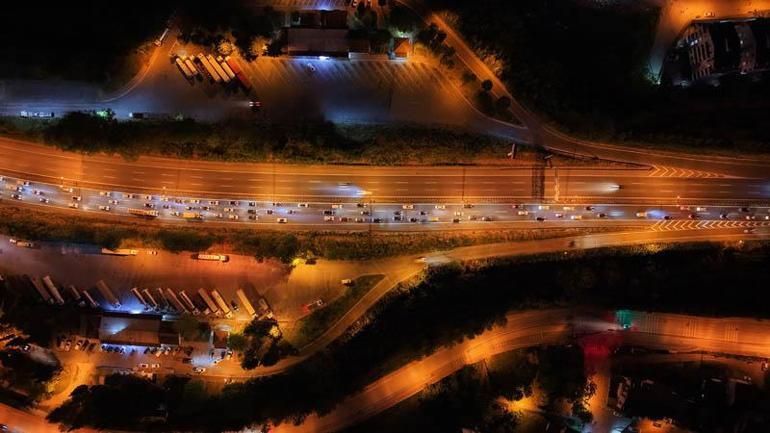 TEM Otoyolu Kocaeli geçişinde bayram dönüşü yoğunluğu