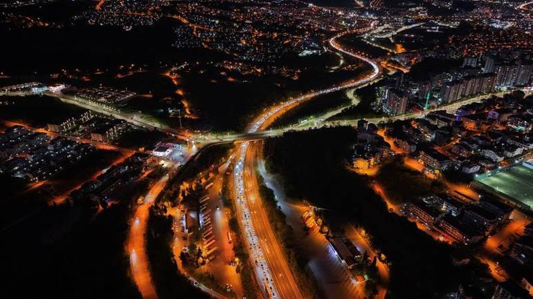 TEM Otoyolu Kocaeli geçişinde bayram dönüşü yoğunluğu