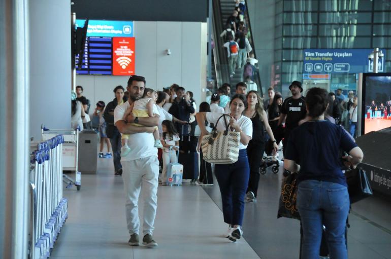 Tatilcilerin dönüşü başladı; İstanbul’daki havalimanlarında 2 bin 470’in üzerinde uçuş bekleniyor