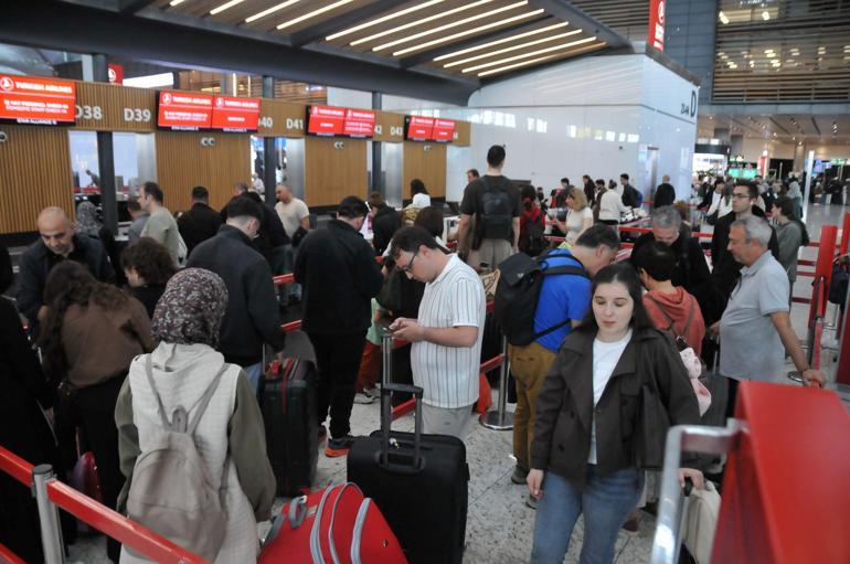 Tatilcilerin dönüşü başladı; İstanbul’daki havalimanlarında 2 bin 470’in üzerinde uçuş bekleniyor