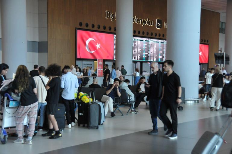 Tatilcilerin dönüşü başladı; İstanbul’daki havalimanlarında 2 bin 470’in üzerinde uçuş bekleniyor