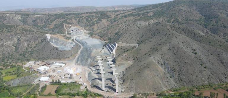 Bakan Uraloğlu: 42 ili birbirine bağlayacak proje, devlet yolundaki trafik yükünü azaltacak
