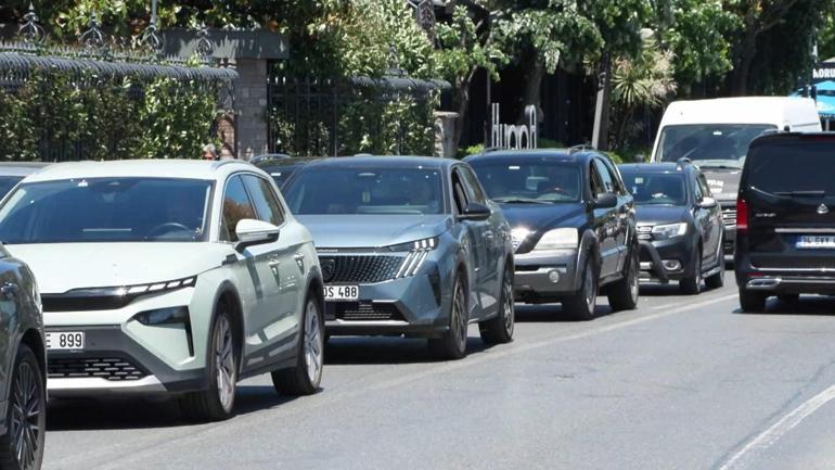 Kurban Bayramının son gününde sıcak havayı fırsat bilenler sahillere akın etti